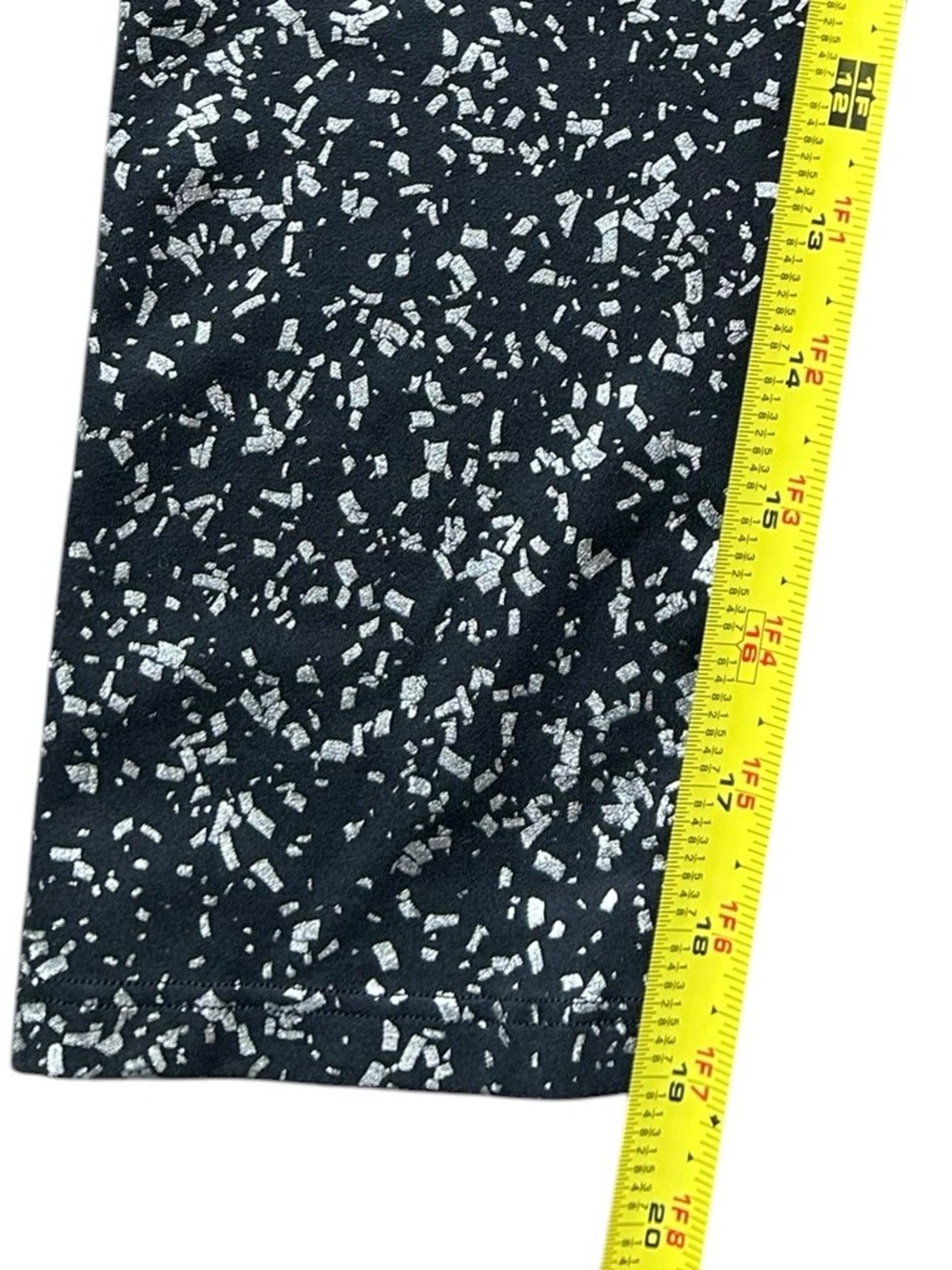 SPANX Booty Boost Black Metallic Confetti Cropped Leggings Size Medium - Picture 6 of 8